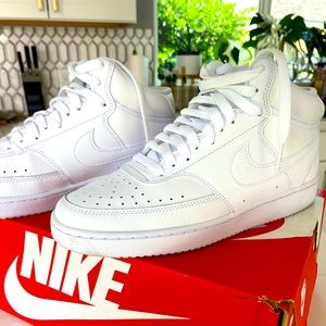 Nike Mid Sneaker white/white women’s size 9
